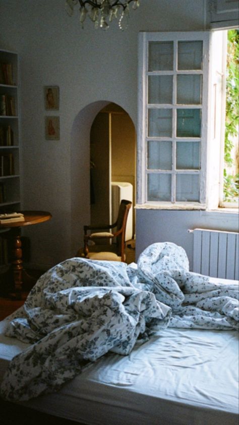 European Bedroom Aesthetic, New York Bedroom, European Bedroom, European Countryside, Italy Trip, Capturing Moments, Summer Girl, Home Building Design, Apartment Inspiration