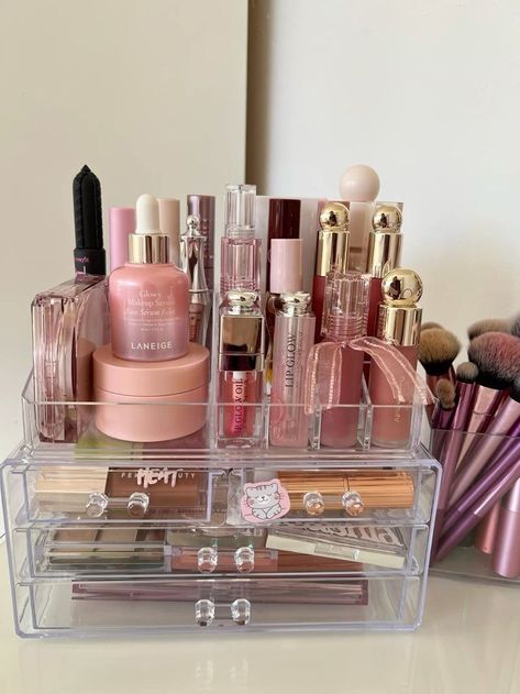 Makeup Organization Aesthetic Korean, Coquette Makeup Organizer, Clear Makeup Organizer Aesthetic, Cute Makeup Organizer, Korean Makeup Organization, Korean Makeup Collection, Acrylic Organizer Ideas, Makeup Organizer Aesthetic, Makeup Organization Aesthetic