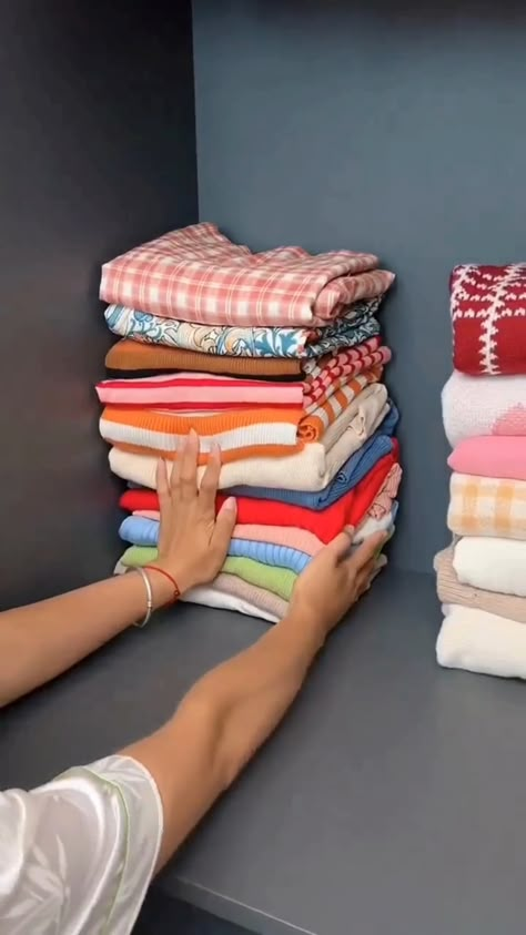 👗 Clothes Storage Organizer 👗  Maximize your closet space and keep your wardrobe neatly organized with our Clothes Storage Organizer! In this video, we'll guide you through setting up this versatile organizer to store and arrange your clothes efficiently Organizing Bedroom, Folded Clothes, Room Organization Bedroom, Desain Pantry, Packing Hacks Clothes, Clothes Storage Boxes, Wardrobe Organisation, Clothes Organization Diy, Organisation Hacks