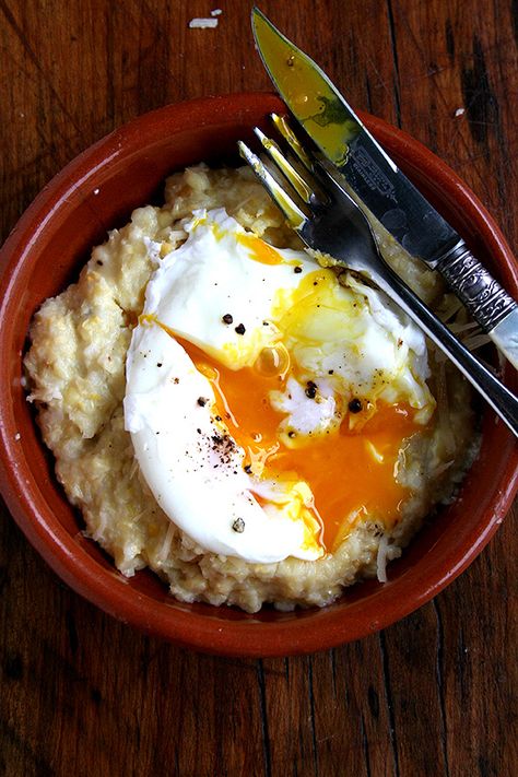 Fresh corn polenta - a recipe for those lovely fresh corn from the farmers market. Fresh Corn Polenta, Corn Polenta, Perfect Poached Eggs, Polenta Recipes, Sauteed Greens, Huevos Fritos, Poached Egg, Parmigiano Reggiano, Fresh Corn