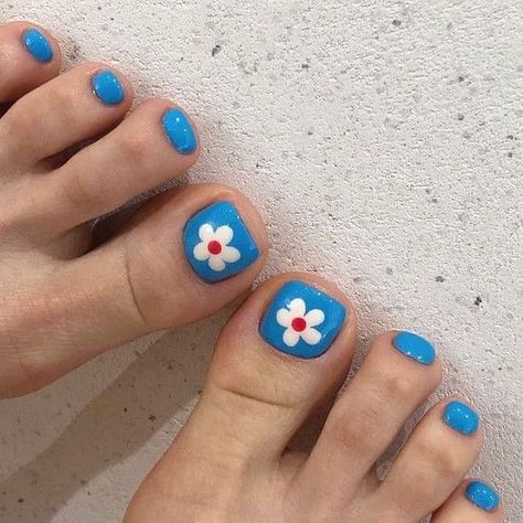 Yellow Toe Nails, Pedicure Design, Easy Toe Nail Designs, Nail Art Designs For Beginners, Simple Toe Nails, Feet Nail Design, Summer Pedicure, Gel Toe Nails, Pretty Toe Nails