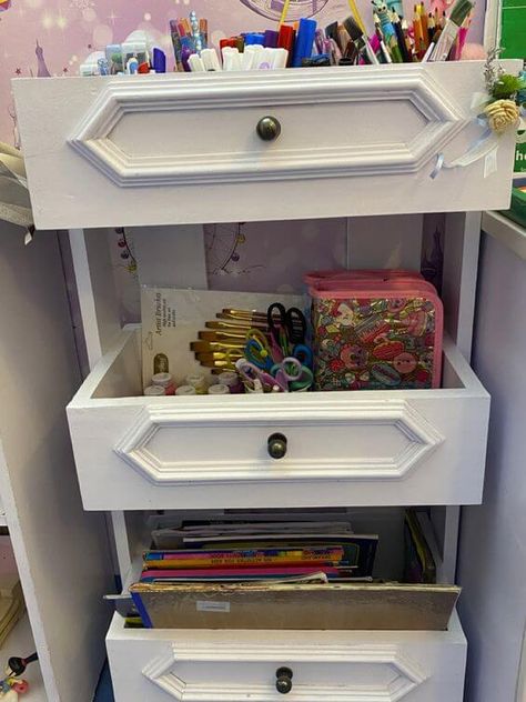 Projects With Drawers, What To Do With Old Drawers, Old Drawer Ideas, Drawers Repurposed Diy, Drawer Projects, Upcycle Drawers, Drawers Repurposed, Old Dresser Drawers, Under Bed Storage Boxes