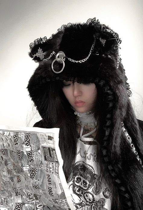 Black Winter Hats For Alternative Fashion, Punk Winter Hat For Festivals, Goth Hats, Gothic Winter Hat With Short Brim, Goth Winter Hat, Alternative Winter Cap Hat, Goth Beanie, Goth Hat, Punk Cats