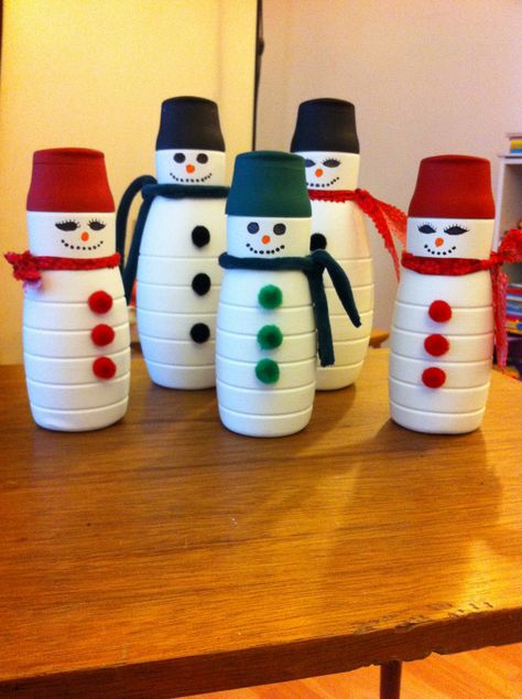 Coffee Creamer Crafts, Coffee Creamer Bottle Crafts, Christmas Crafts Kids Ornaments, Christmas Wine Glass Candle Holder, Coffee Creamer Bottles, Coffee Creamer Container, Creamer Bottles, Creamer Container, Snowman Christmas Decorations