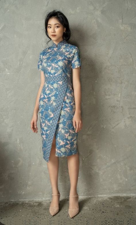 Chinese Dress Modern, Model Dress Batik, Batik Dress Modern, Thai Silk Dresses, Batik Clothing, Dinner Dresses, Design Kurta, Modern Cheongsam, Robes D'occasion