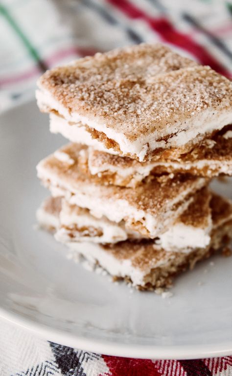 Churro Saltine Toffee Churros Saltine Toffee, Saltine Churros, Churro Cracker Toffee, Churro Saltine Toffee, Churro Cracker Candy, Churro Saltine Cracker Toffee, Churro Crackers, Churro Toffee, Dessert Person