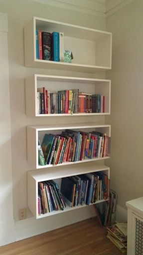 Floating bookshelves, these are bookshelves I like.  Looks like you could do this with an IKEA kitchen wall cabinet minus door and turned horizontal to mount. Koti Diy, Kitchen Wall Storage, Kitchen Wall Shelves, Floating Bookshelves, Ikea Bookshelves, Kitchen Wall Cabinets, Ikea Shelves, Regal Design, Floating Shelves Diy