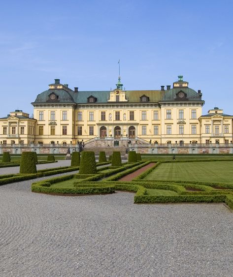 Swedish Architecture, European Bucket List, Palace Architecture, European Palace, North Europe, Swedish Royalty, Castle Mansion, European Castles, Royal Castles