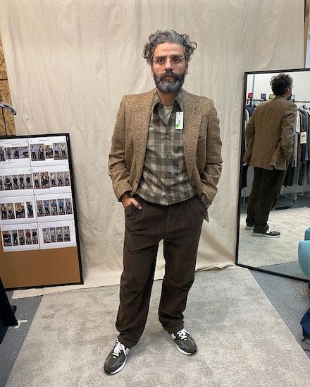 Oscar Issacs wearing a beige blazer and corduroy trousers Scenes From A Marriage, Salt And Pepper Hair, Oscar Isaac, Mens Outfit Inspiration, Margaret Howell, A Man, Style Me, Outfit Inspirations, Fashion Inspo