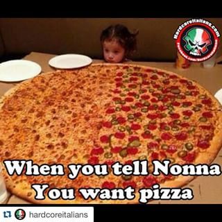 Giant Pizza, Big Pizza, Funny Pizza, Pizza Funny, Pizza Recipes, Cheese Pizza, Pepperoni Pizza, Serving Size, Amalfi