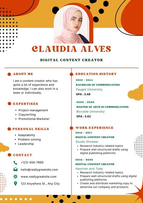 Content Creator Resume, Resume Design Ideas, Resume Building, Digital Content Creator, Marketing Resume, Beauty Clinic, Cv Design, Social Media Expert, Dream Career