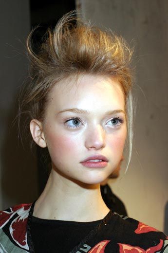 gemma ward? Gema Ward, 00s Models, Slavic Dolls, Gemma Ward, Runway Hair, Angels Beauty, 90s Model, Model Aesthetic, Pretty Hair