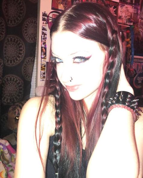 virginia on Instagram: "throwback ⭐️" Mallgoth Hairstyles, Mallgoth Hair, Goth Aesthetic Hairstyle, Mall Goth Hairstyles, Mall Goth Hairstyles Short, Mall Goth Hair, Zombie Core, Metal Hairstyles, Mallgoth Aesthetic