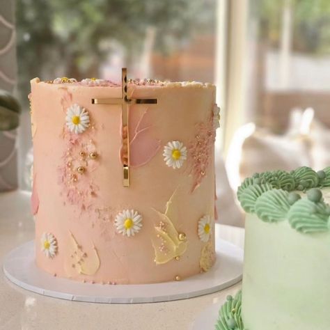 Looking for cake inspo for your little one's baptism birthday cake? If so, check out this super sweet cake design by Perth baker @butterdream_baking is just the thing. Featuring our skinny gold mirror cross, available to purchase via our website. Cross Cakes, Holy Communion Cakes, Communion Cakes, Sweet Cake, Cake Inspo, Baptism Cake, Etched Designs, Cake Makers, Cake Images