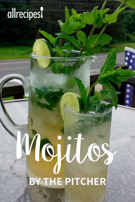 Pitcher Mojito Recipe, Pitcher Of Mojito Recipe, Mojitos By The Pitcher, Mojito Punch, Mojito Recipe Pitcher, Mojito Pitcher, Mojito Recept, Whats Gaby Cooking, Refreshing Summer Cocktails