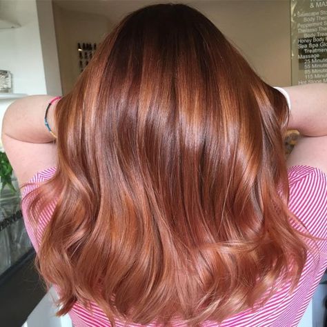 Medium Length Hair Color Ideas, Medium Length Hair Color, Cinnamon Hair Color, Pumpkin Spice Hair Color, Wavy Mid Length Hair, Pumpkin Spice Hair, Cinnamon Hair Colors, Hair Color Red, Winter Hair Color Trends