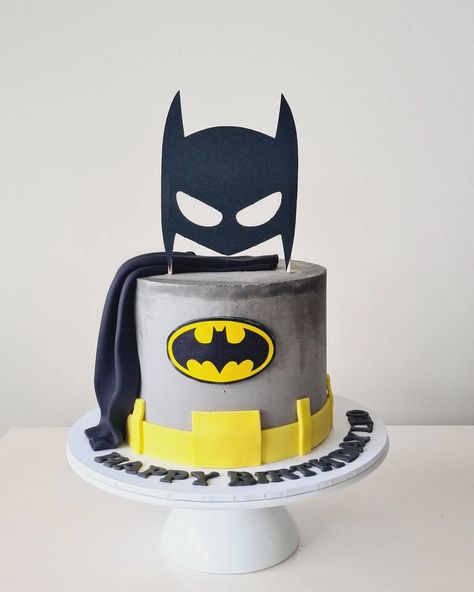 A cake fit for the Dark Knight 🦇 Happy birthday Leo {Batman} #batmanart #batmancake #batmanbirthday #superherocake #batmanlover #cakehero #batmantheme #yarraville #maidstone #braybrook #Newport #Williamstown #maribrynong #footscray #westfootscray #kingsville #tottenham #seddon #pointcookmums #pointcookcakes #pointcook #sanctuarylakes Lego Batman Cakes, Batman Baby Shower, Happy Birthday Leo, Batman Birthday Cakes, Birthday Leo, Second Birthday Boys, Batman Theme, Baby Batman, Batman Cake