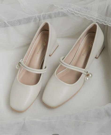 Shoes For Women Aesthetic Heels, Baige Shoes, Shoes For Prom Flat, Beige Shoes Women, Beige Mary Janes, Beige Heels Aesthetic, Wedding Mary Janes, Simple Shoes For Women, Mary Jane Wedding Shoes