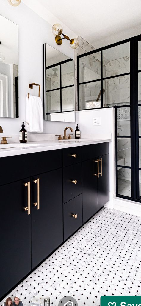 Modern Victorian Bathroom, Monochrome Bathroom, Black And White Bathroom, White Bathroom Tiles, Bathroom Gallery, Victorian Bathroom, Bathroom Shower Tile, Casa Container, Bathroom Inspiration Decor