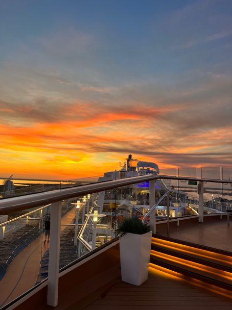 Cruise Balcony, Cruise Vacation Aesthetic, Winter Cruise, Royal Caribbean Cruise Lines, Mexico Cruise, Cruise Pictures, Insta Pictures, Senior Trip, Royal Caribbean Cruise