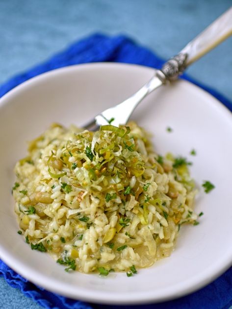 Basic Risotto, Truffle Oil Recipes, Gluten Free Dairy Free Breakfast, Leek Risotto, Gluten Free Vegetarian Recipes, Dairy Free Breakfasts, Risotto Recipe, Truffle Oil, Risotto Recipes