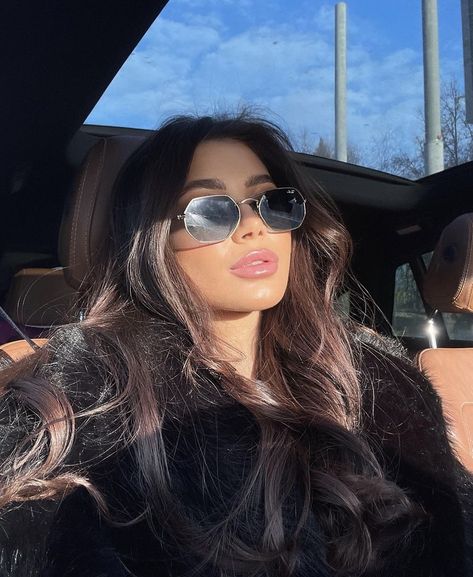 In Car Selfie, Car Selfie Poses, Car Selfie Ideas, Car Selfie, Fashion Dream Job, Selfie Aesthetic, Instagram Inspiration Posts, Best Poses For Pictures, Aesthetic Love