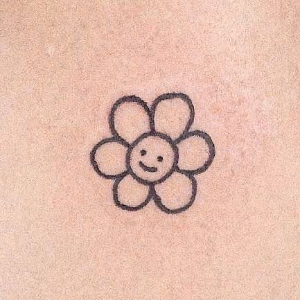 Henna Smiley Face, Daisy Smiley Face Tattoo, Smiling Flower Tattoo, Happy Flower Tattoo, Smiley Flower Tattoo, Smiley Face Doodle, Smile Face Tattoo, Flower Smiley Face, Smiley Face Tattoo