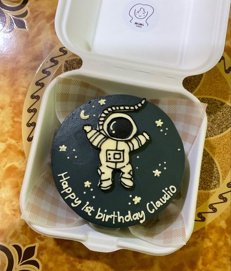 #bentocake #outerspace #birthdaypartyideas Space Lunch Box Cake, Space Bento Cake, Space Cake Ideas Simple, Simple Space Cake, Nasa Cake Birthday, Space Birthday Cakes, Simple Birthday Cake For Boys, Birthday Cake Space, Space Themed Birthday Cake