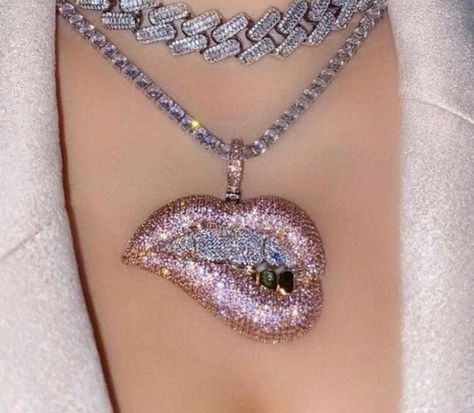 Embellished Purses, Jewelry Market, Expensive Jewelry Luxury, Zirconia Necklace, Jewellery Marketing, Dope Jewelry, Expensive Jewelry, Diamond Chain, Crystal Chain