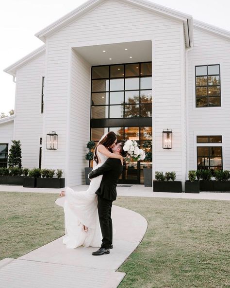 Wedding Building Design, Modern Wedding Venue Exterior, White Wedding Venue Ideas, Wedding Venue Exterior, Modern Wedding Venue Ideas, Boxwood Manor Texas, White Barn Wedding Venue Ideas, Boxwood Manor, East Texas Wedding Venues