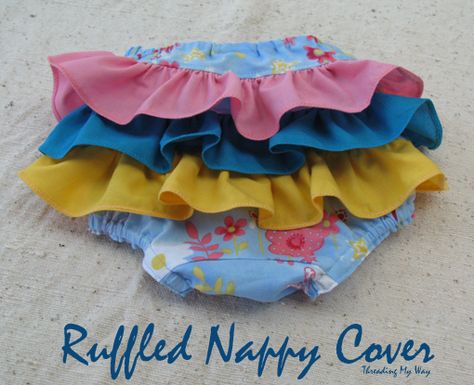 Threading My Way: Ruffled Nappy Cover... Sewing Ruffles, Diaper Cover Pattern, Baby Gifts To Make, Sewing Challenge, Baby Clothes Patterns Sewing, Baby Clothes Patterns, Baby Sewing Patterns, Sewing Projects For Kids, Sewing Patterns For Kids