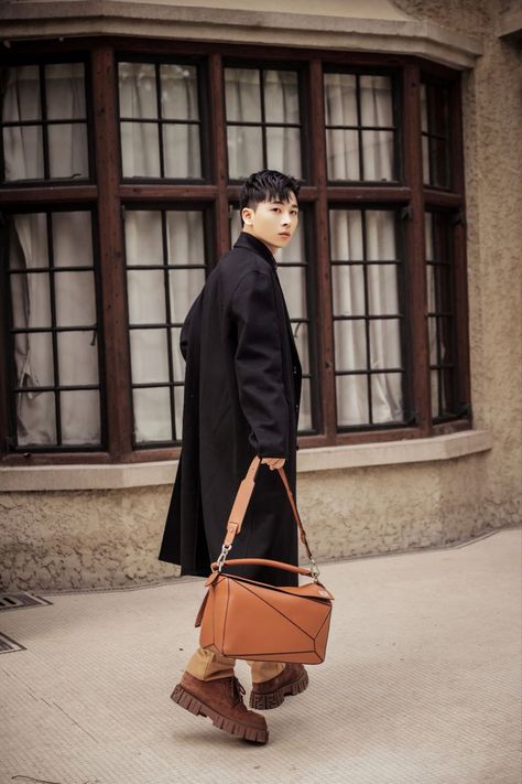 MytheresaMen Loewe Puzzle Bag Outfit Men, Loewe Men Bag, Loewe Puzzle Bag Outfit, Bag Photography Ideas, Puzzle Man, Loewe Men, Bag Shoot, Loewe Puzzle Bag, Street Photoshoot