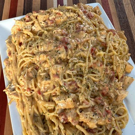 Crockpot Chicken Spaghetti Chicken Spaghetti Recipe Crockpot, Cooking In The Midwest, Baked Chicken Spaghetti, Crockpot Chicken Spaghetti, Crockpot Spaghetti, Chicken Spaghetti Recipes, Brown Recipe, Baked Bbq Chicken, Chicken Spaghetti