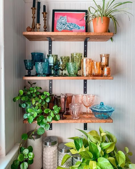 Tori Beazley Palmer’s Instagram photo: “i am absolutely in love with how our DIY shelves inspired by @the_rusticpallet turned out!!⁣ ⁣ LOVE being able to display my colorful…” Vintage Maximalist Decor, Glassware Display, Decor 2024, Maximalist Decor, Apartment Life, Up House, Apartment Inspiration, Diy Shelves, Eclectic Home