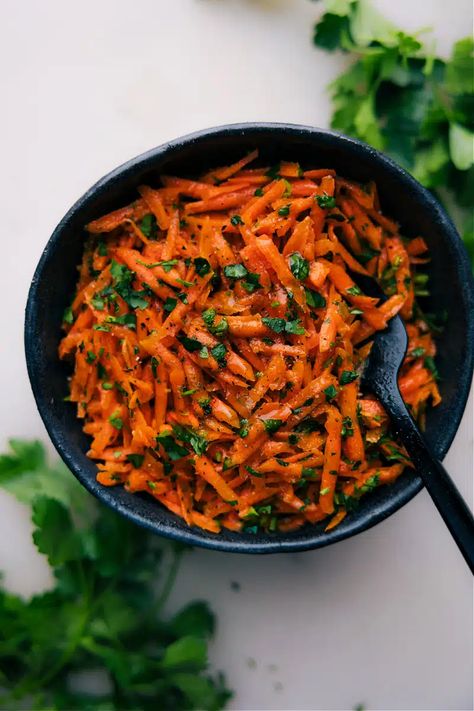 Loaded Salad Recipes, Harissa Vinaigrette, Low Calorie Breakfasts, Slaw For Tacos, Moroccan Food Recipes, Loaded Salad, Pesto Butter, Moroccan Carrot, Moroccan Carrot Salad