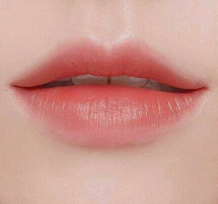 Small Heart Shaped Lips, Small Lips Aesthetic, Txt Magic, Heart Lips, Heart Shaped Lips, Doll Eye Makeup, Small Lips, Pop Games, Beauty Routine Tips