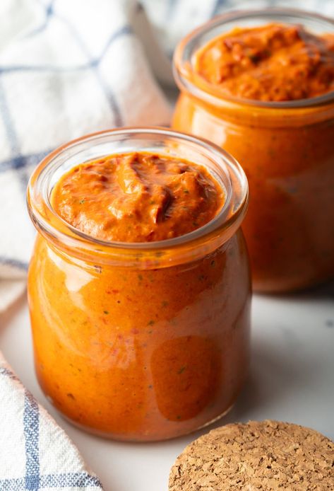 Two glass jars of thick peri peri sauce. Sauce Recipe For Chicken, Peri Peri Sauce Recipe, Piri Piri Sauce, Fish Steak, Christmas Main Dishes, Recipe Inspirations, Comfort Recipes, Peri Peri Sauce, Soup Starter