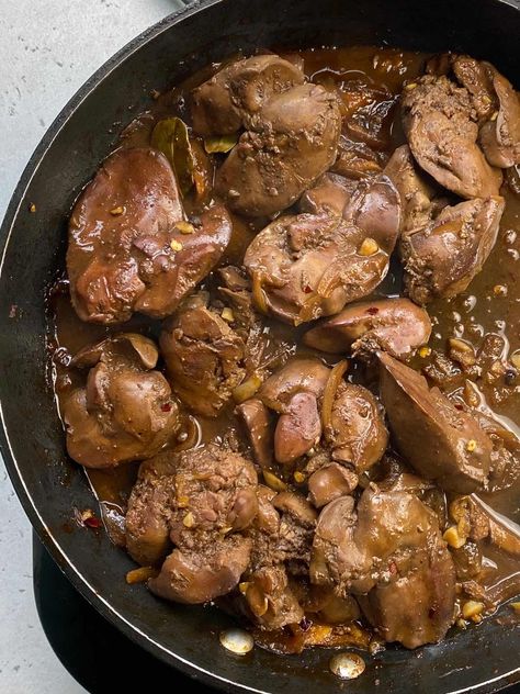 Adobong Atay ng Manok (Chicken Liver Adobo) Adobo Picture, Food Adobo, Adobo Chicken Filipino, Filipino Ulam, Pilipino Food Recipe, Chicken Liver Recipes, Jisoo Seventeen, Philippine Cuisine, Filipino Dish