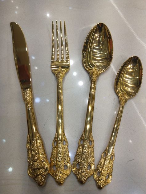 Gold Spoons And Forks, Aesthetic Cutlery Set, Golden Utensils, Fancy Utensils, Victorian Cutlery, Cutlery Aesthetic, Cute Silverware, Aesthetic Cutlery, Fancy Silverware