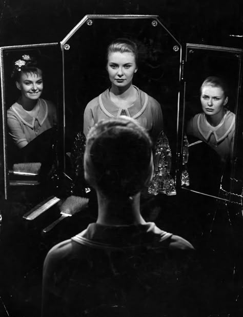 Three Faces, Joanne Woodward, Mirror Photography, Reflection Art, Multiple Personality, Video Project, Art Adventure, Lady Macbeth, Art Movies