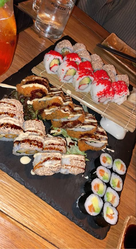 Sushi Ingredients, Foodie Pics, Sushi Platter, Food Babe, Yummy Comfort Food, Food Recepie, Japan Food, Cheap Meals, Food Obsession