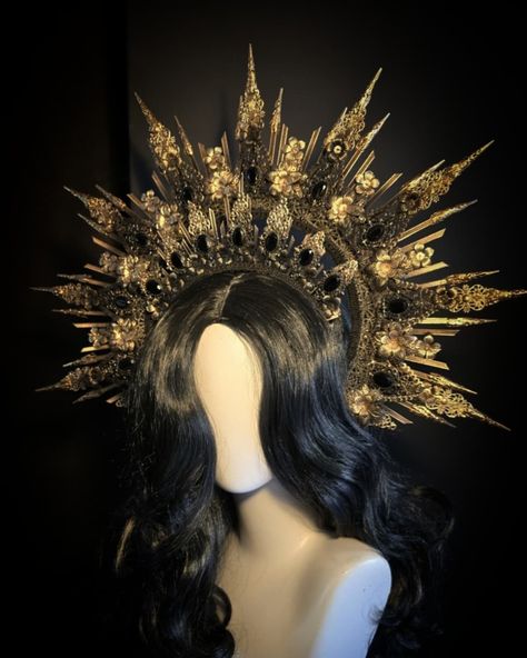 Crown Photoshoot, Fantasy Photoshoot, Big Crown, Lemon Art, Gothic Glam, Golden Crown, A Level Art, Statement Pieces, Art Ideas