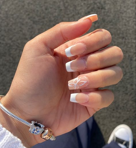 Cute Summer Nails Butterfly, Cute Nail Ideas Butterfly, Pretty White French Tip Nails, French Nails With Butterfly Design, Nail Designs Butterfly Simple, Nail Inspo With Butterflies, Classy Butterfly Nails, White Butterfly Nail Designs, White French Tip With Butterflies