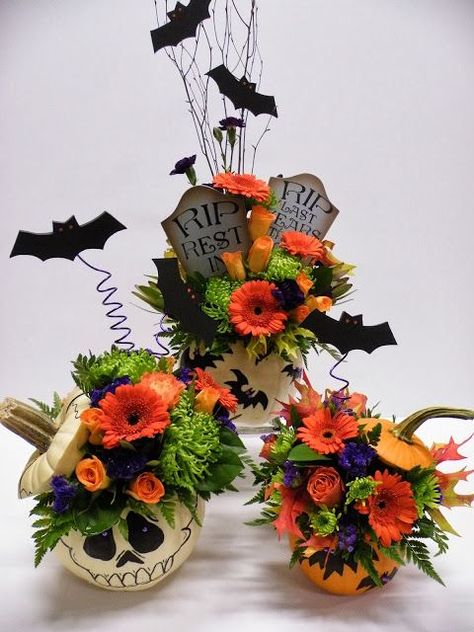 Spooky-fun Halloween floral arrangement Halloween Flower Arrangements, Halloween Floral Arrangements, Dekorasi Halloween, Halloween Fest, Halloween Floral, Fall Flower Arrangements, Halloween Flowers, Fall Floral Arrangements, Halloween Centerpiece