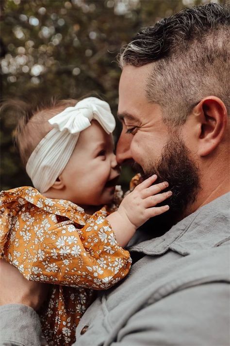 Dads And Daughters Pictures, 6 Months Family Photoshoot, Father 2 Daughters Photoshoot, Daughter And Father Photography, Family Photo With Baby Poses, Mommy Daddy And Daughter Pictures, Father Daughter Portraits, Father And Daughter Photos, Daughter Father Pictures