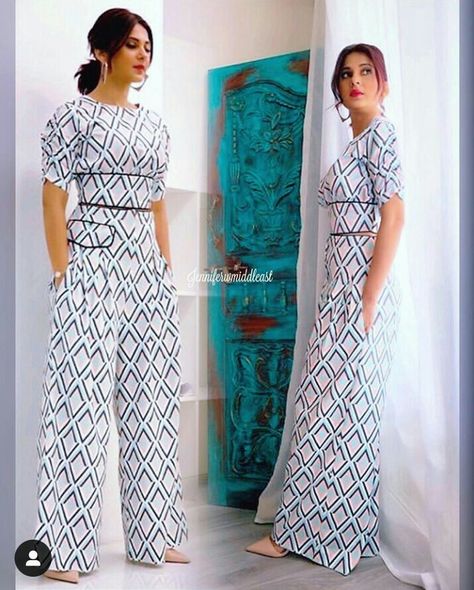 Shrug For Jeans, Kurti Outfit, Jumper Suit, Shirt Collar Styles, Elegant Cocktail Dress, Designer Kurti Patterns, Bollywood Outfits, Womens Tops Dressy, Cotton Kurti Designs