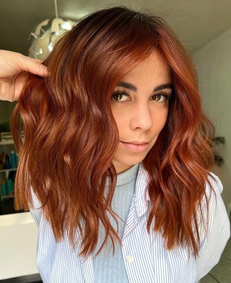 Low-Maintenance Copper Brown Hair Short Copper Hair, Copper Brown Hair Color, Brunette Roots, Copper Blonde Hair Color, Copper Brown Hair, Copper Hair Color Ideas, Red Copper Hair Color, Hair Color Mahogany, Copper Red Hair