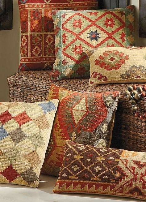 Timeless Patterns, Pillow Arrangement, Traditional Kilim, Southwest Decor, Pretty Pillow, Deco Boheme, Diy Pillows, Pillow Talk, Blue Pillows