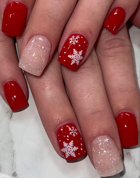 Red Snowflake Nails Short, Winter Dip Nail Designs, Dip Powder Nails Christmas 2023, Christmas Nail Colors 2023, Dipped Christmas Nails, Christmas Nail Art Designs Snowflakes, Christmas Powder Dipped Nails, Dip Powder Nails Christmas, Dip Powder Christmas Nails