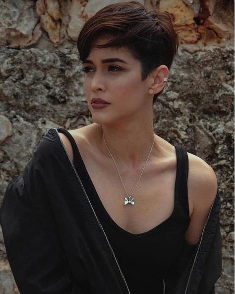 Pixie Big Forehead, Traditional Pixie Haircut, Boycut Hairstyle Woman, Shirt Hair Cuts, Different Hair Cut, Haircut For Big Forehead, Easy Trendy Hairstyles, Trendy Bob Hairstyles, Boy Cut